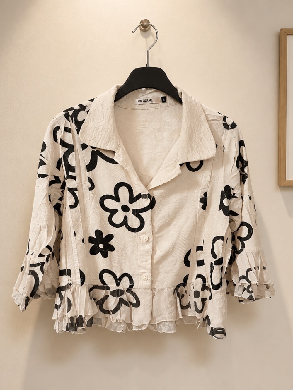 Origami Cream Button-Front Floral Ruffle Shirt